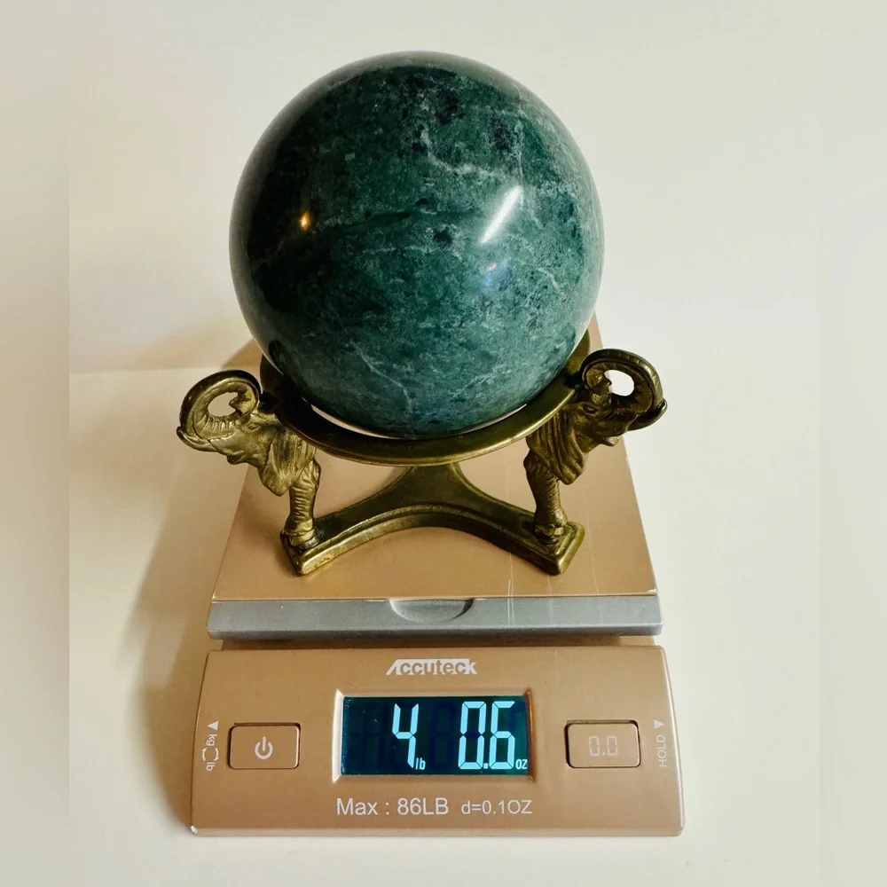 Vtg Green Marble sphere on brass elephant stand.Approximately 13” diameter. - Picture 2 of 9